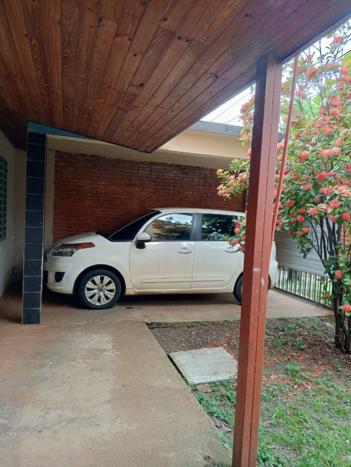 SE VENDE CASA 3 DORMITORIOS - AV. 115 Y ANDRESITO. CH 240