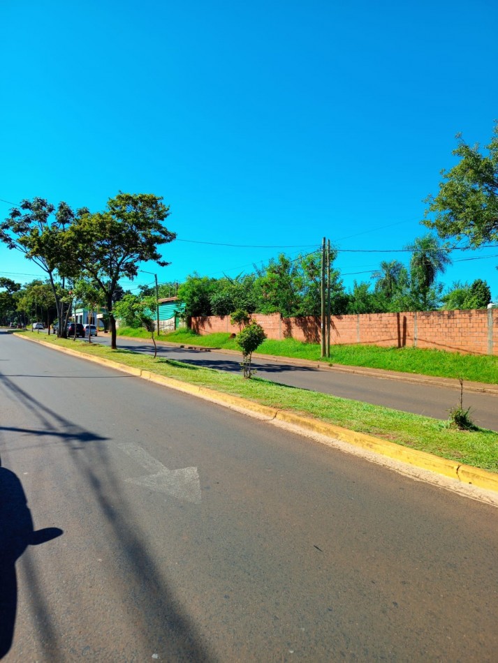 Amplio lote Sobre Av. Chacabuco, a metros de Av. Monseñor D Andrea