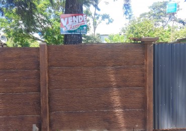 Lote amplio con tres monoambientes en Garupa